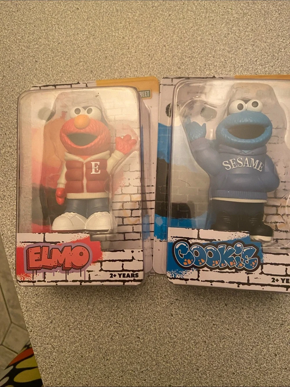 Sesame Street Elmo (red) & Cookie Monster (blue) Vinyl Figures Pack